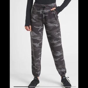 NWOT Athleta Girl Warm Up Jogger